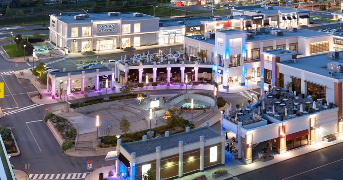 Vue aérienne du Quartier DIX30 à Brossard, un secteur dynamique de la Rive-Sud recherché pour son marché immobilier et sa qualité de vie.