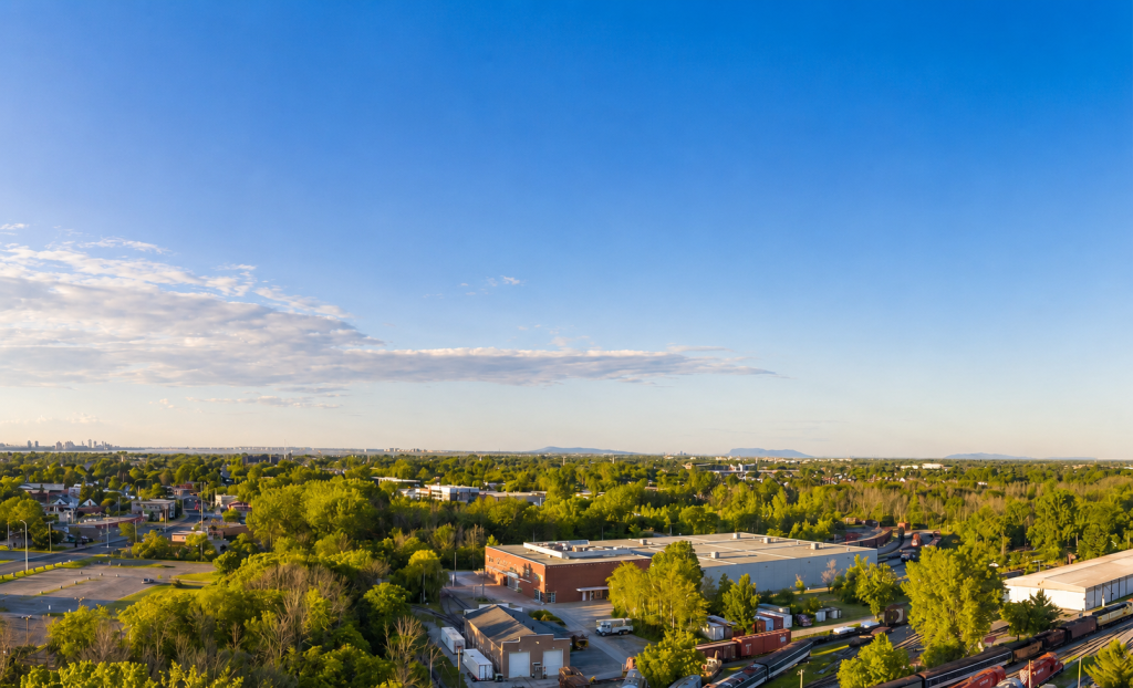 Vue aérienne de Saint-Constant sur la Rive-Sud de Montréal avec ses quartiers résidentiels et espaces verts